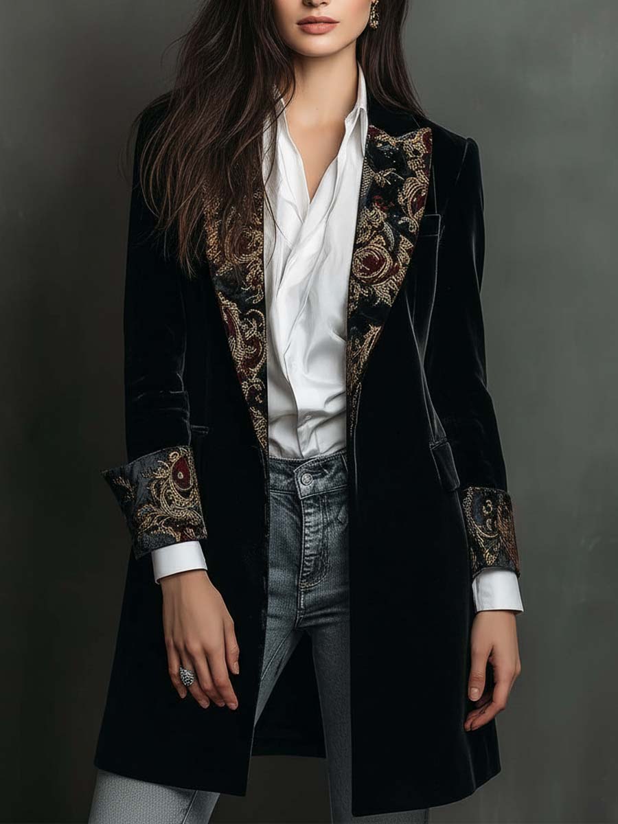 Victoria · Blazer largo negro con detalles barrocos