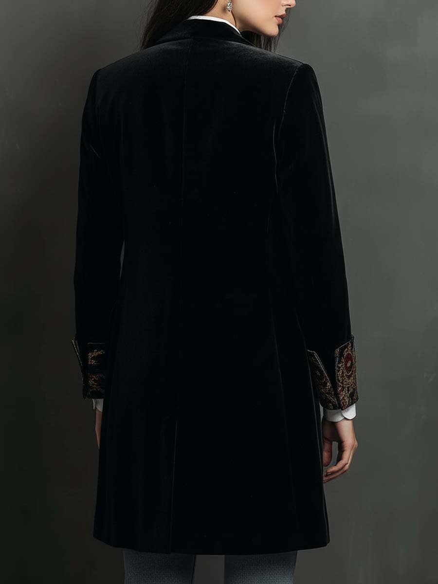 Victoria · Blazer largo negro con detalles barrocos