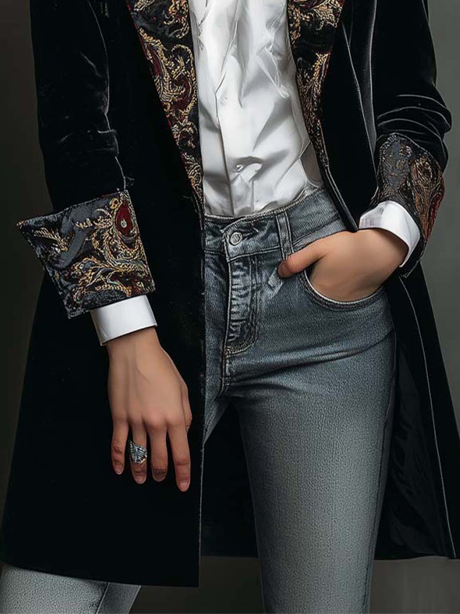 Victoria · Blazer largo negro con detalles barrocos